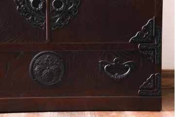 中古美品　伝統民芸家具　岩谷堂　桐紋　杢目と金具が存在感を放つ箪笥ローボード(テレビボード、戸棚)