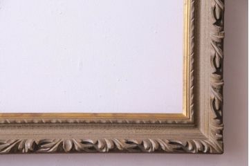 アンティーク雑貨　褪せた色合いがおしゃれな木彫りのアンティークフレーム(額縁、ディスプレイ)