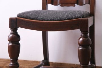 アンティーク家具　イギリスアンティーク　ウォールナット材 リボンのような背もたれがエレガントなチェア(ダイニングチェア、ワークチェア、椅子)