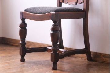 アンティーク家具　イギリスアンティーク　ウォールナット材 リボンのような背もたれがエレガントなチェア(ダイニングチェア、ワークチェア、椅子)(1)