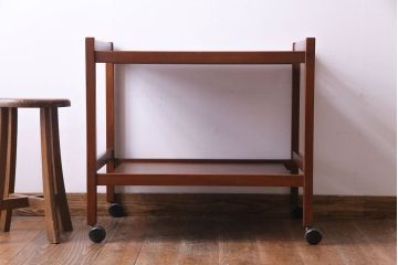 ヴィンテージ家具　北欧ビンテージ　チーク材　温もり感じる木味のキャスター付きトロリー(キッチンワゴン、サイドテーブル)