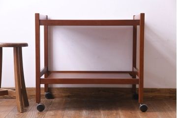 ヴィンテージ家具　北欧ビンテージ　チーク材　温もり感じる木味のキャスター付きトロリー(キッチンワゴン、サイドテーブル)