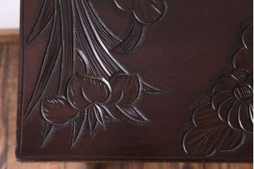 アンティーク雑貨　中古美品　伝統工芸　繊細かつ大胆な彫りのデザインが目をひくサイドテーブル(花台、飾り台)