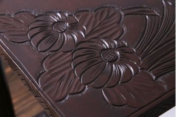 アンティーク雑貨　中古美品　伝統工芸　繊細かつ大胆な彫りのデザインが目をひくサイドテーブル(花台、飾り台)