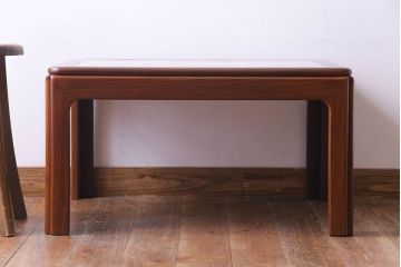 ヴィンテージ家具　北欧ビンテージ　G-PLAN(ジープラン)　チーク材　タイル天板がおしゃれなサイドテーブル(センターテーブル、コーヒーテーブル)(1)