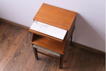 アンティーク家具　北欧家具　チーク材製　珍しいデザインのテレフォンベンチ(サイドテーブル、花台)