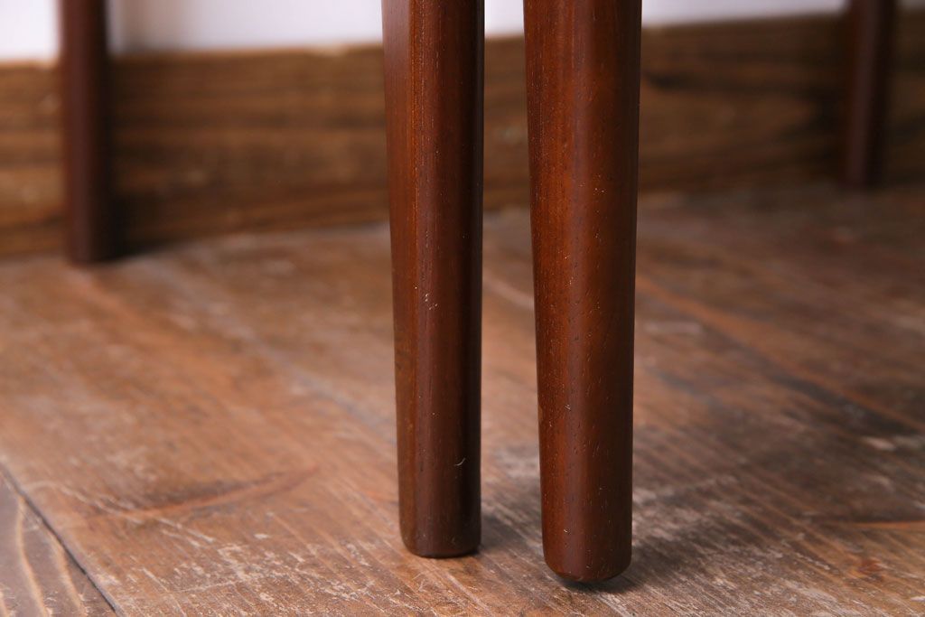 アンティーク家具　北欧家具　チーク材製　珍しいデザインのテレフォンベンチ(サイドテーブル、花台)