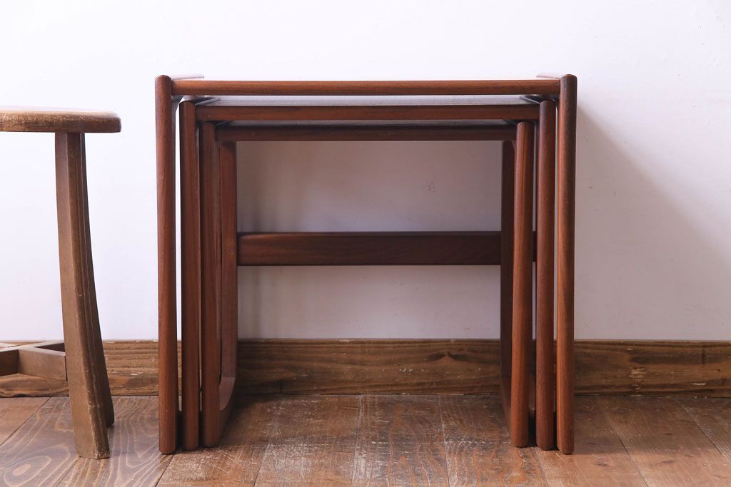 北欧家具　G-PLAN　チーク材　コンパクトな仕様が魅力のネストテーブル(サイドテーブル)