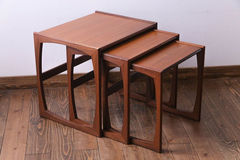 北欧家具　G-PLAN　チーク材　コンパクトな仕様が魅力のネストテーブル(サイドテーブル)