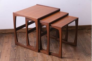 北欧家具　G-PLAN　チーク材　コンパクトな仕様が魅力のネストテーブル(サイドテーブル)