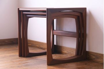 北欧家具　G-PLAN　チーク材　コンパクトな仕様が魅力のネストテーブル(サイドテーブル)