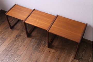 北欧家具　G-PLAN　チーク材　コンパクトな仕様が魅力のネストテーブル(サイドテーブル)