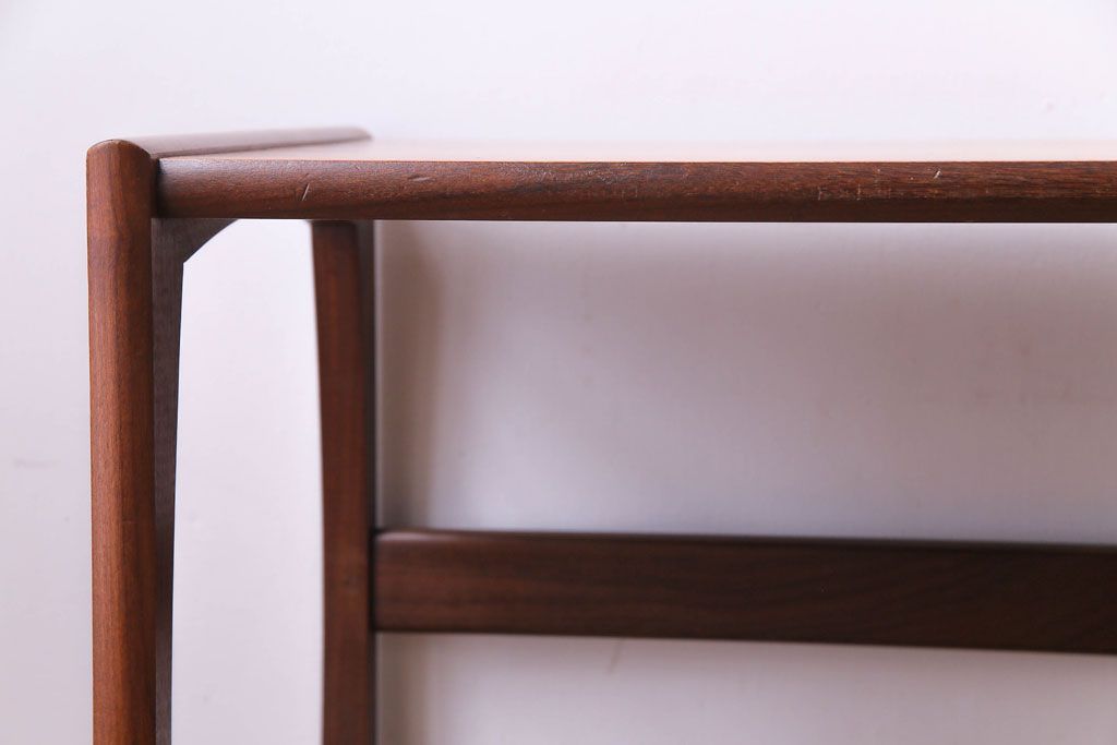 北欧家具　G-PLAN　チーク材　コンパクトな仕様が魅力のネストテーブル(サイドテーブル)