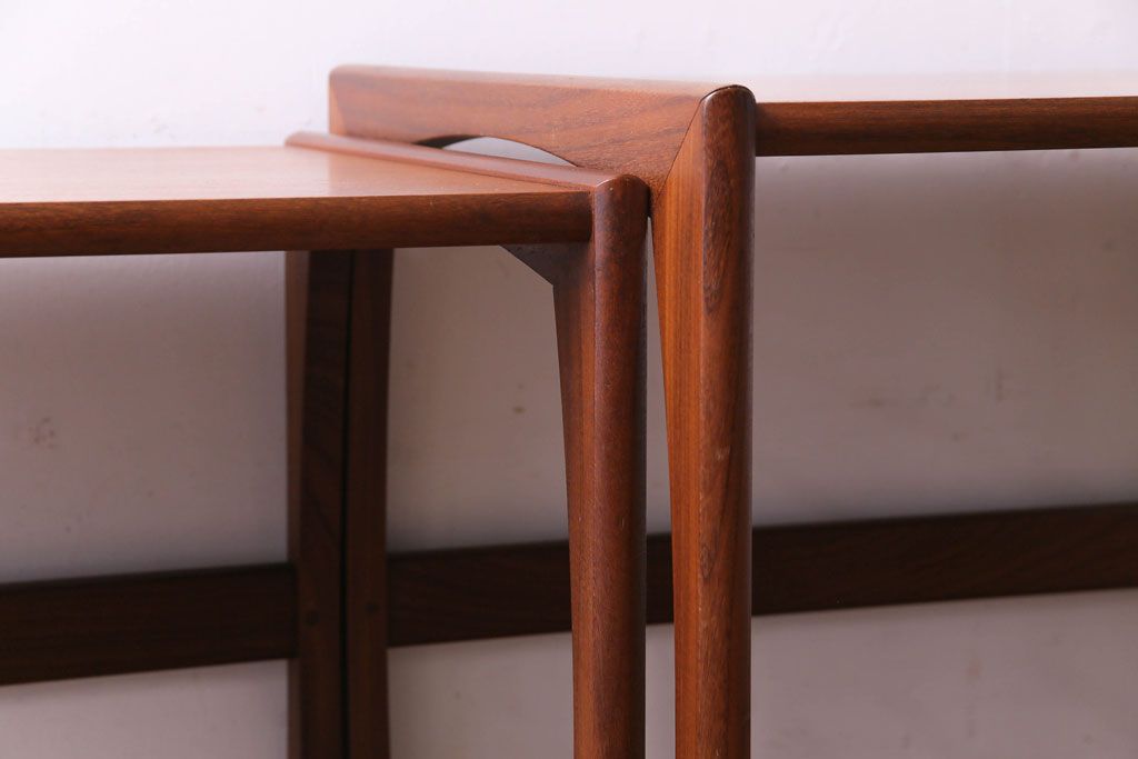 北欧家具　G-PLAN　チーク材　コンパクトな仕様が魅力のネストテーブル(サイドテーブル)