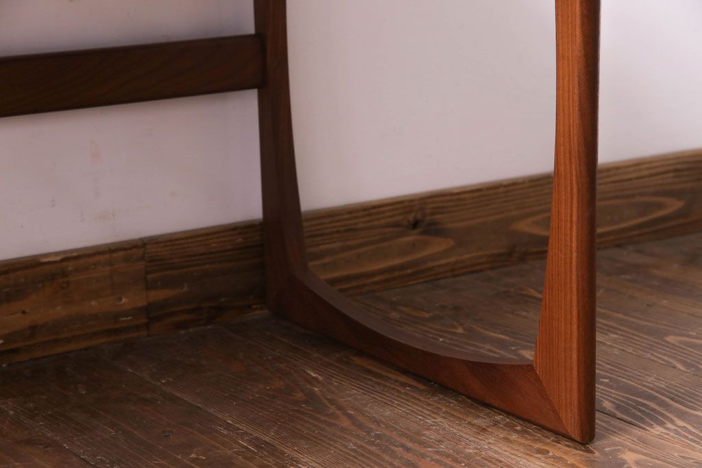 北欧家具　G-PLAN　チーク材　コンパクトな仕様が魅力のネストテーブル(サイドテーブル)