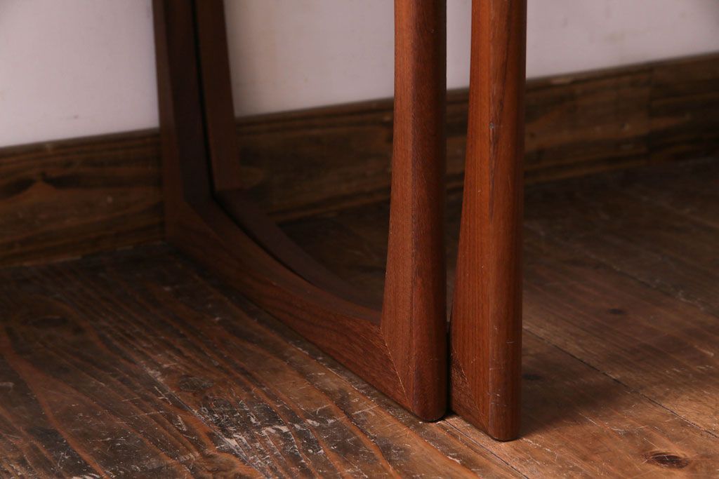 北欧家具　G-PLAN　チーク材　コンパクトな仕様が魅力のネストテーブル(サイドテーブル)