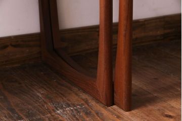 北欧家具　G-PLAN　チーク材　コンパクトな仕様が魅力のネストテーブル(サイドテーブル)