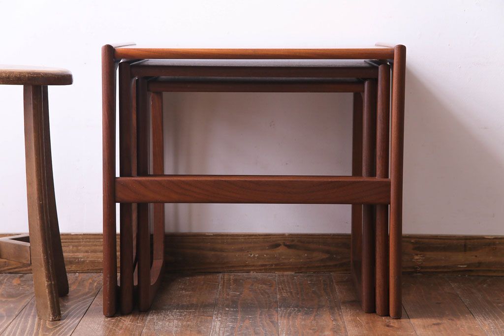 北欧家具　G-PLAN　チーク材　コンパクトな仕様が魅力のネストテーブル(サイドテーブル)