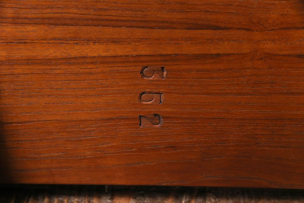 北欧家具　G-PLAN　チーク材　コンパクトな仕様が魅力のネストテーブル(サイドテーブル)