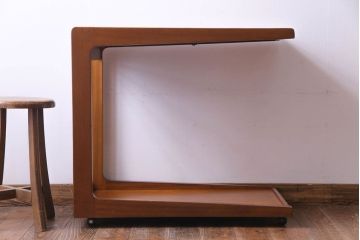 北欧家具　ビンテージ　チーク材　スタイリッシュな雰囲気のキャスター付きトロリー(キッチンワゴン、サイドテーブル)