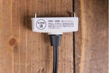 昭和レトロ　プレスガラスが目を引くシンプルモダンなシェード(シーリング、天井照明)