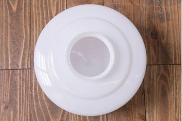 レトロ　シンプルな乳白ガラスのペンダントライト(吊り下げ照明・天井照明)