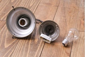 レトロ　シンプルな乳白ガラスのペンダントライト(吊り下げ照明・天井照明)