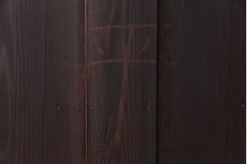 アンティーク家具　昭和初期　前面ケヤキ材　モールガラス入り!　ケヤキの杢目が和の雰囲気を高める鉄脚付きガラス戸棚(収納棚、リビングボード)
