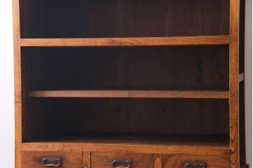 アンティーク家具　昭和初期　前面ケヤキ材　モールガラス入り!　ケヤキの杢目が和の雰囲気を高める鉄脚付きガラス戸棚(収納棚、リビングボード)