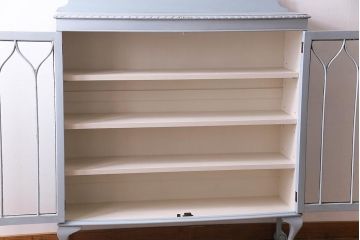 イギリスアンティーク　ペイント家具　淡い色合いが可愛らしいブックケース(収納棚、キャビネット)