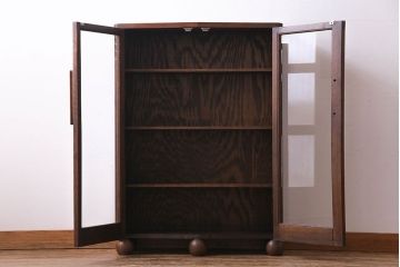 アンティーク家具　イギリスアンティーク　オーク材　直線と丸の意匠が特徴的なブックケース(収納棚、飾り棚)