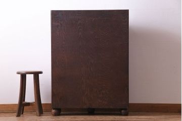 アンティーク家具　イギリスアンティーク　オーク材　直線と丸の意匠が特徴的なブックケース(収納棚、飾り棚)