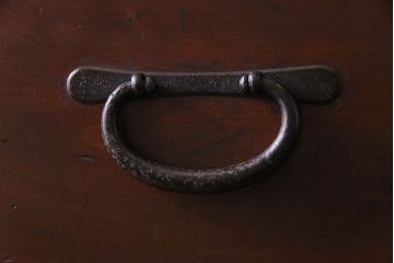アンティーク家具　和製アンティーク　棚付き!丸金具が目を惹く時代箪笥サイドボード(サイドチェスト、引き出し)