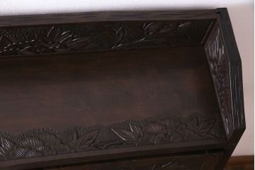 ヴィンテージ家具　ビンテージ　伝統工芸軽井沢彫り　精巧な彫りが見事なライティングビューロー(簿記机、在宅ワーク、在宅用デスク)