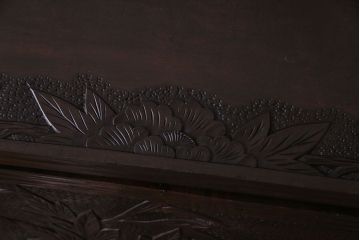 ヴィンテージ家具　ビンテージ　伝統工芸軽井沢彫り　精巧な彫りが見事なライティングビューロー(簿記机、在宅ワーク、在宅用デスク)