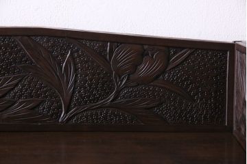 ヴィンテージ家具　ビンテージ　伝統工芸軽井沢彫り　精巧な彫りが見事なライティングビューロー(簿記机、在宅ワーク、在宅用デスク)