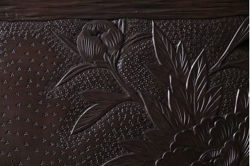 ヴィンテージ家具　ビンテージ　伝統工芸軽井沢彫り　精巧な彫りが見事なライティングビューロー(簿記机、在宅ワーク、在宅用デスク)