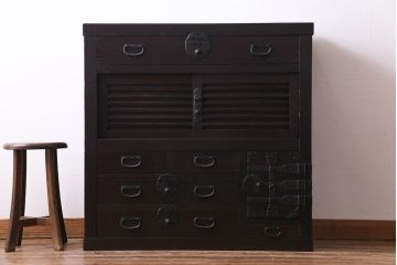 アンティーク家具　和製アンティーク　前面ケヤキ材　深い色合いの美濃帳場箪笥(時代箪笥、和タンス)