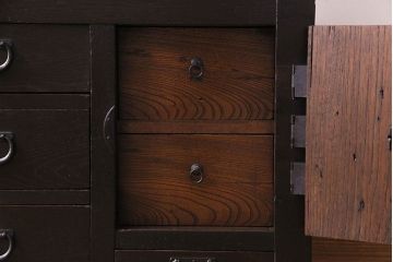 アンティーク家具　和製アンティーク　前面ケヤキ材　深い色合いの美濃帳場箪笥(時代箪笥、和タンス)