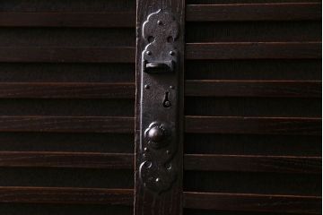 アンティーク家具　和製アンティーク　前面ケヤキ材　深い色合いの美濃帳場箪笥(時代箪笥、和タンス)