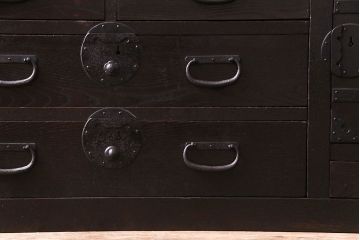 アンティーク家具　和製アンティーク　前面ケヤキ材　深い色合いの美濃帳場箪笥(時代箪笥、和タンス)