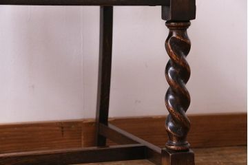 アンティーク家具　イギリスアンティーク　オーク材　ツイストレッグがおしゃれなシックなチェア(ダイニングチェア、イス)(1)