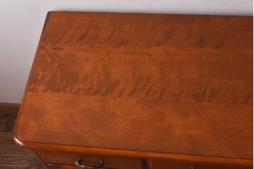 中古美品　横浜ダニエル(daniel)　クラシカルなデザインのサイドボード(サイドチェスト)(定価約77万円)