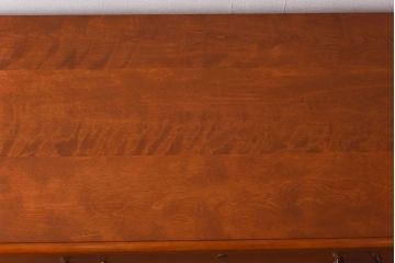 中古美品　横浜ダニエル(daniel)　クラシカルなデザインのサイドボード(サイドチェスト)(定価約77万円)