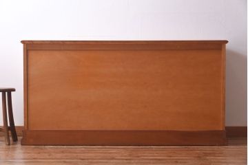 中古美品　横浜ダニエル(daniel)　クラシカルなデザインのサイドボード(サイドチェスト)(定価約77万円)