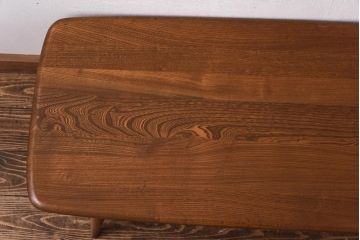 ヴィンテージ家具　ERCOL(アーコール)　イギリスビンテージ　マガジンラック付きローテーブル(センターテーブル、コーヒーテーブル)