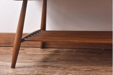 ヴィンテージ家具　ERCOL(アーコール)　イギリスビンテージ　マガジンラック付きローテーブル(センターテーブル、コーヒーテーブル)