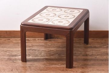 ヴィンテージ家具　北欧ビンテージ　G-PLAN(ジープラン)　チーク材　タイル天板がおしゃれなサイドテーブル(センターテーブル、コーヒーテーブル)(2)