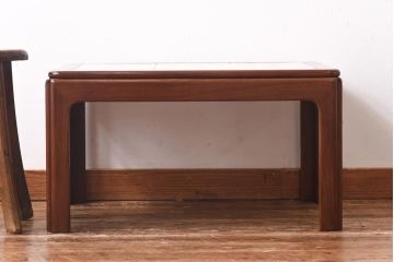ヴィンテージ家具　北欧ビンテージ　G-PLAN(ジープラン)　チーク材　タイル天板がおしゃれなサイドテーブル(センターテーブル、コーヒーテーブル)(2)
