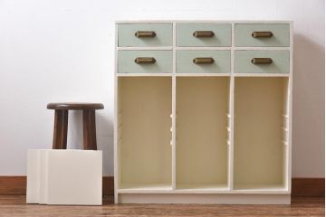 昭和期　リメイク家具　淡いカラーが爽やかなペイントロッカー(収納棚、サイドチェスト)